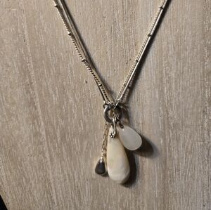 Catherine Bohm silver necklace with Mother of pearl glass bead silver dr…